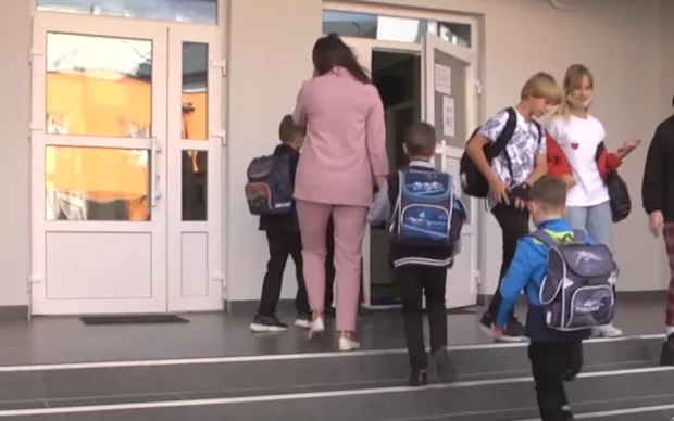 Школи хочуть карати за навчання: що відбувається