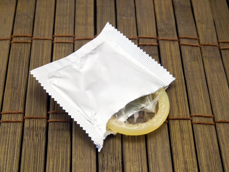 Китай уперше за 30 років обклав презервативи й протизаплідні засоби податком