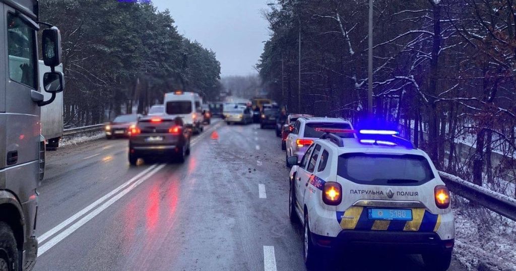 В Києві сталася масова ДТП з 13 авто: де ускладнений рух (фото)