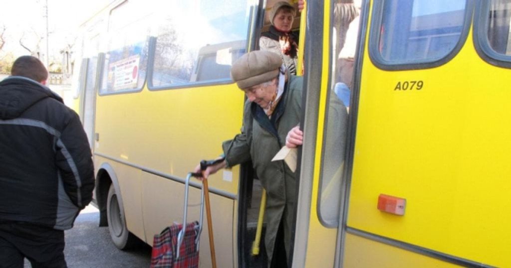 Безкоштовний проїзд для пенсіонерів: на який транспорт не діятиме пільга 2026 року
