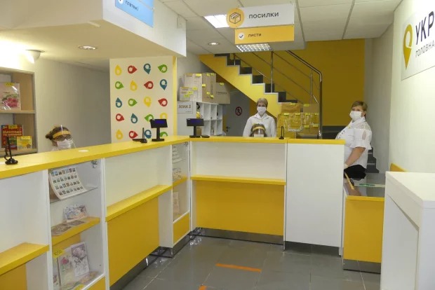 Укрпошта зменшує тарифи: скільки тепер коштує доставити посилку