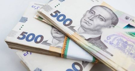 Зарплати в січні: кому додадуть грошей, а хто отримає менше — прогноз експертів