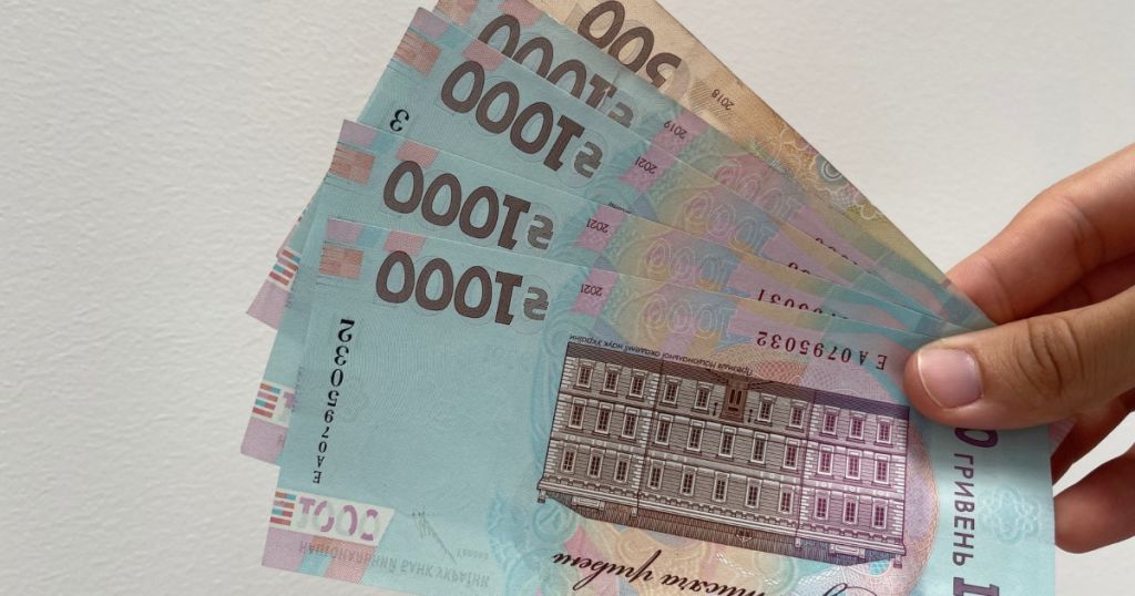 Середня зарплата в Україні перевищила 27 тисяч: де і кому платять найбільше