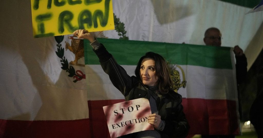 Протести в Ірані: почалося полювання на медиків, які допомогають мітингувальникам