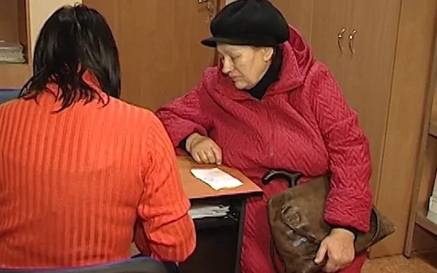 Спочатку допомога – потім штраф: за що можуть покарати пенсіонера