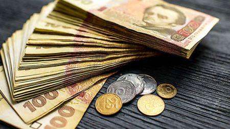 Зарплати перерахували з 1 січня: хто в Україні почав отримувати більше з нового року