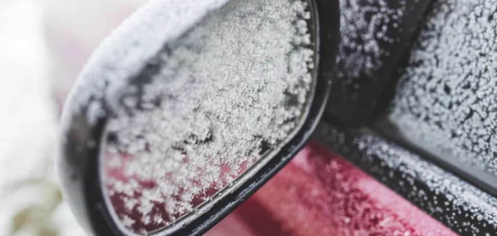 Як розморозити лобове скло авто за лічені хвилини: “чарівний” метод