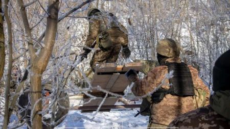 Росіянка висміює генералів рф і пропаганду