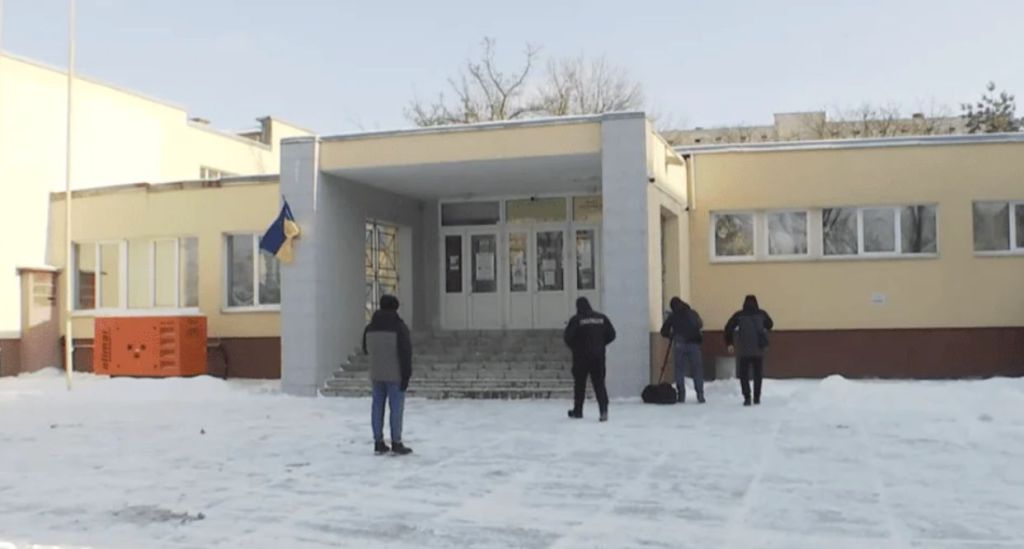 Загадкове листування з ФСБ та переїзд: нові подробиці про різанину у школі Києва