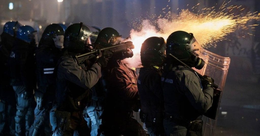 Заворушення у Турині: понад 100 поліцейських постраждали під час протестів