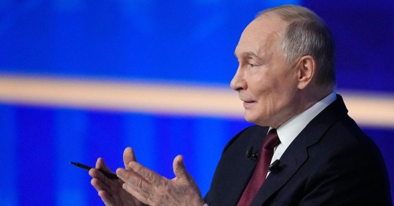 Путін втрачає мільярди через рекордні знижки, але продовжує чіплятися за війну