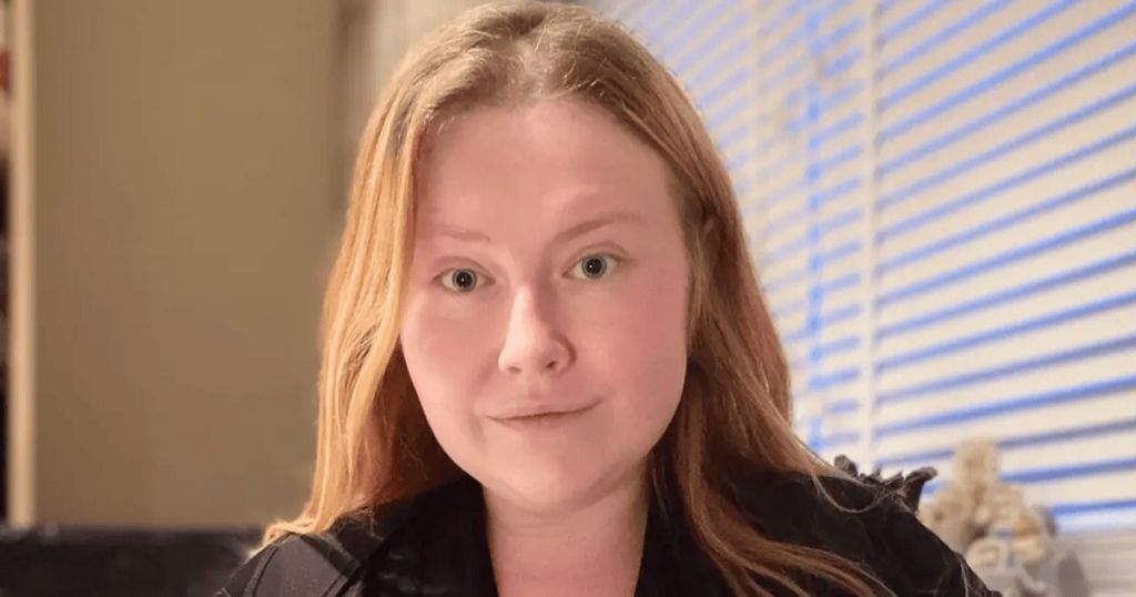 У моделі OnlyFans виросли гігантські груди попри схуднення: в чому річ