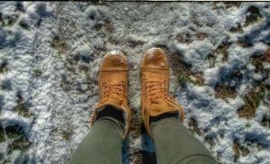Як правильно доглядати за взуттям взимку, щоб воно служило роками