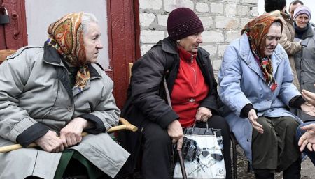Пенсія у 75 років: в Україні обговорюють радикальне підвищення віку та блокування виплат