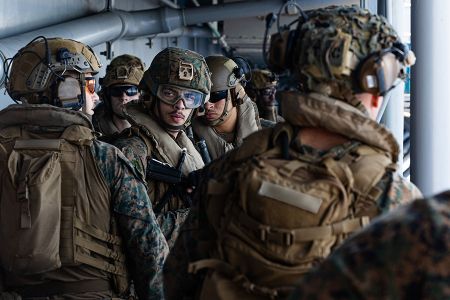 На Близький Схід прибув корабель із тисячами морпіхів США для наземного вторгнення в Іран