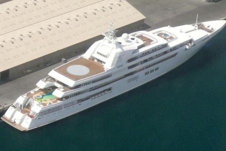 Шейх Дубая наказав розібрати яхту за 500 мільйонів доларів через проблеми зі зв’язком