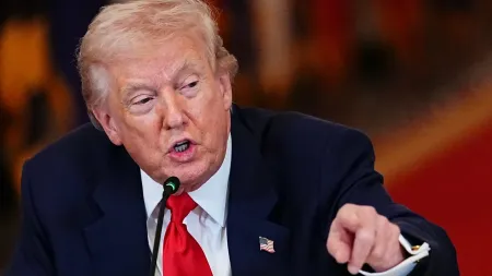 Повернення у «кам’яний вік»: Трамп погрожує Ірану ударами по мостах та електростанціях