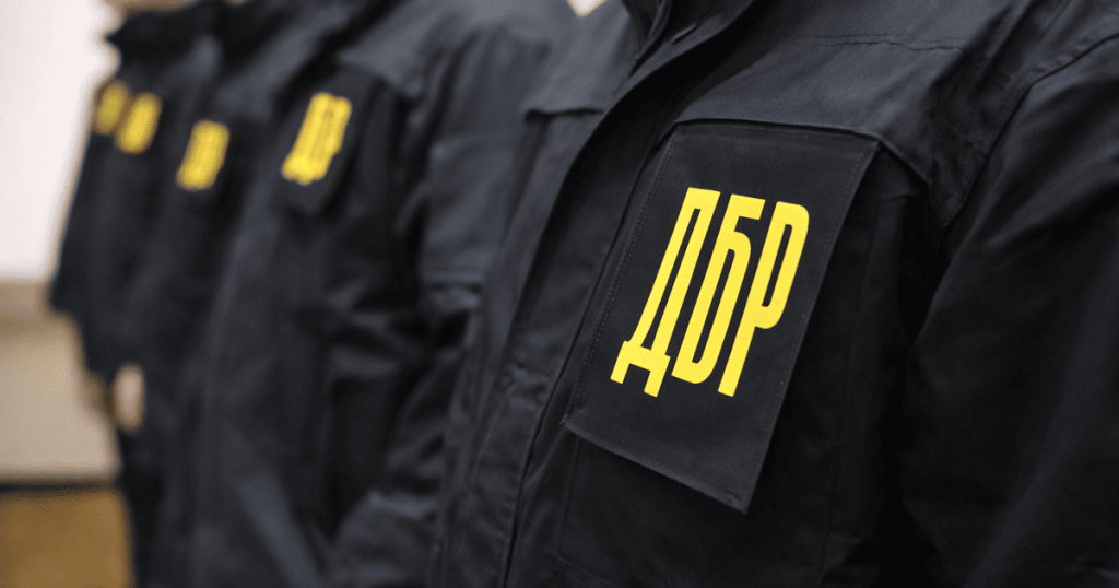 Пів мільйона доларів під подушкою: на Закарпатті спіймали голову ВЛК