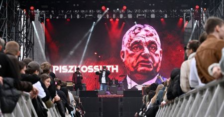 “Росіяни, йдіть додому”: у Будапешті 100 тисяч людей повстали проти Орбана