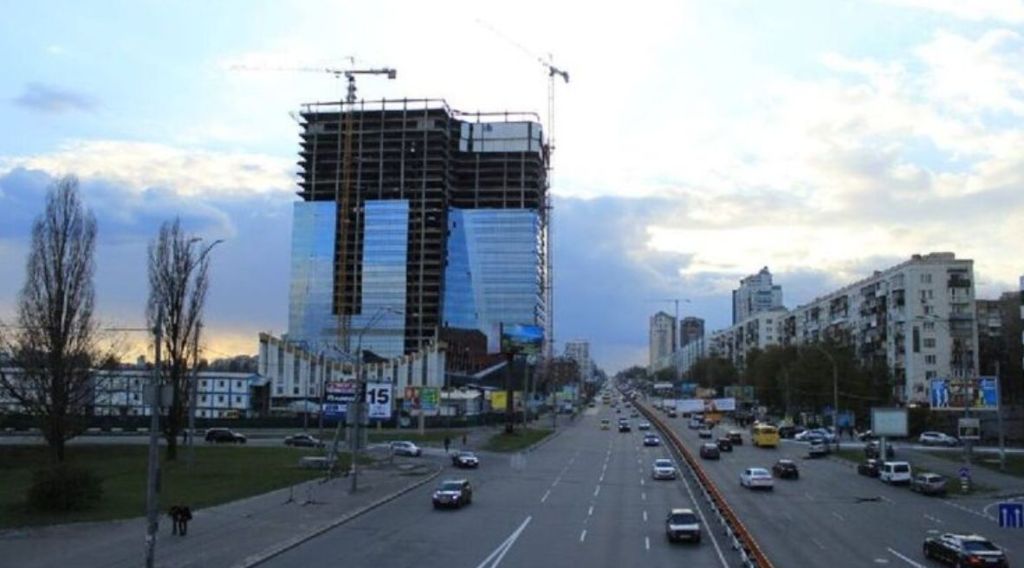 Продали за безцінь: київський хмарочос пішов з молотка в 10 разів дешевше боргу