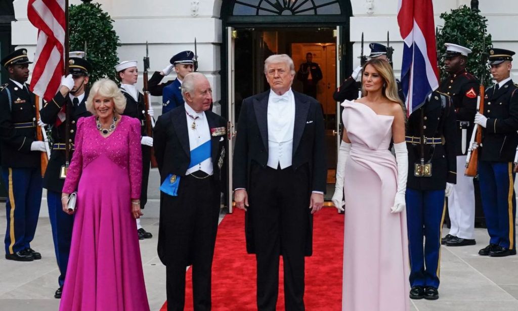 Надто відверто: Меланія Трамп у сукні за $80 тисяч порушила королівський протокол