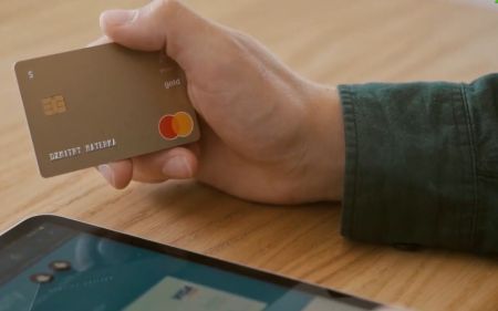 Ліміти на готівку переглянули: скільки тепер можна зняти через банкомат Банківські картки / Фото з відкритих джерел