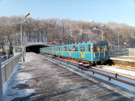 Метро, автобуси і трамваї можуть подорожчати в рази: що готують для киян Метро / © unsplash.com
