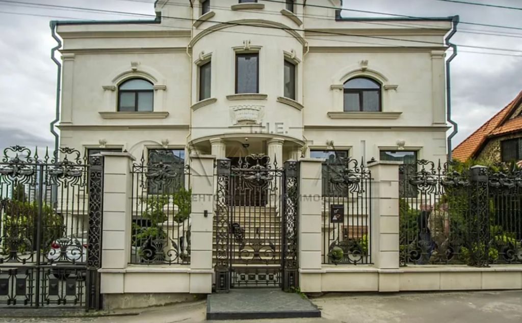 Будинок у стилі Пшонки виставили на продаж у Києві: кому належить елітний маєток Нерухомість / Фото з відкритих джерел