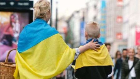 Влада зібралася повертати українців з ЄС: які дані збирають та на що чекати