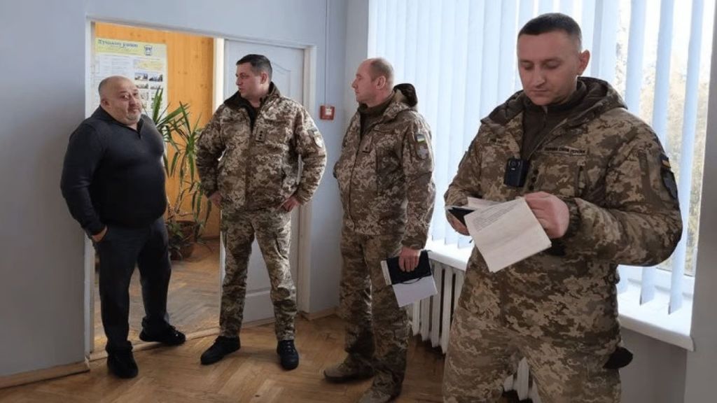 У Кривому Розі показали декларації керівників ТЦК: квартири, авто і валютна готівка
