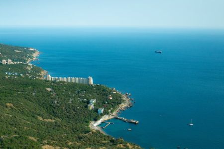 Курорт із дачею Януковича занепадає в окупації: що зараз відбувається в Урзуфі Урзуф / © pexels.com