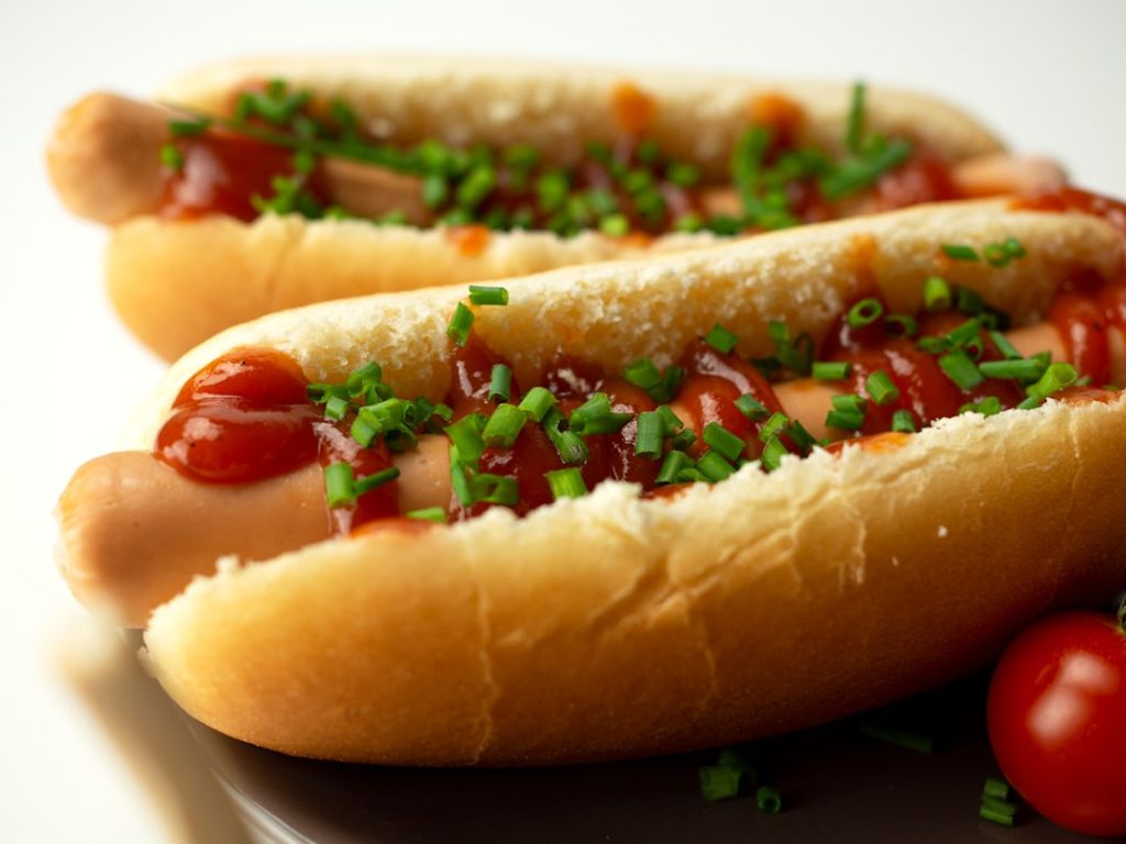 Вчені назвали продукт, який може забирати 36 хвилин життя: несподівані результати дослідження Хот-доги / © unsplash.com