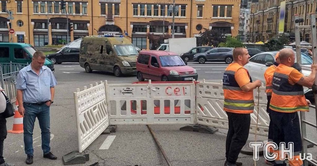У центрі Києва асфальт провалився у двох місцях: де перекрили рух Київ / Фото з відкритих джерел