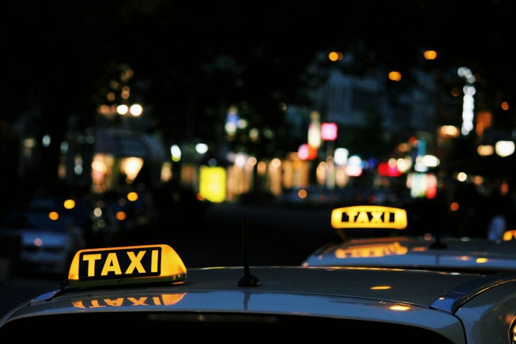 Таксі в Україні чекають великі зміни: водіям і пасажирам готують нові правила Таксі / © unsplash.com