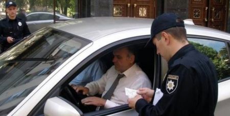 Поліція просить відкрити багажник чи показати сумку: коли українці можуть відмовитися Поліція / Фото з відкритих джерел