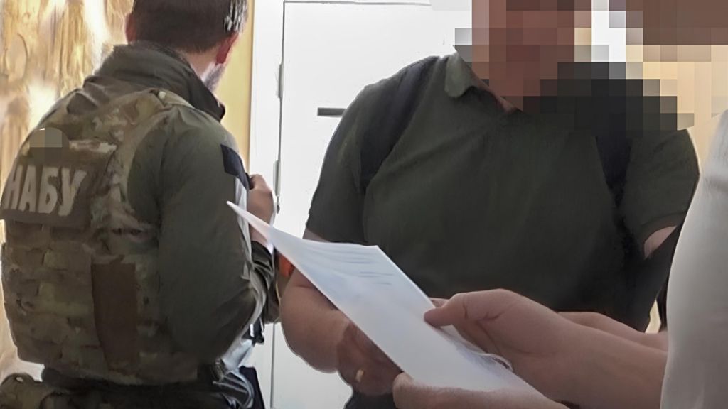 НАБУ викрило схему з “відкатами” на ремонті доріг: депутат зібрав 7,7 млн гривень НАБУ / Фото з відкритих джерел