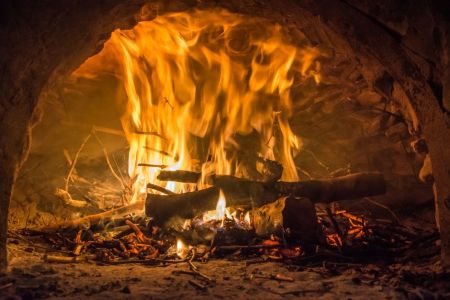 Вчені знайшли сліди першого вогнища людства: скільки йому років Вогонь / © pexels.com