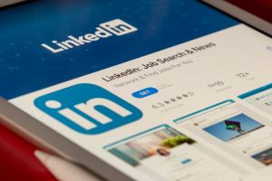 LinkedIn запустив маркетплейс для авторів контенту: як бренди шукатимуть експертів LinkedIn / © unsplash.com