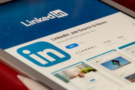 LinkedIn запустив маркетплейс для авторів контенту: як бренди шукатимуть експертів LinkedIn / © unsplash.com