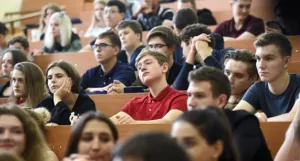 Студентам підвищать стипендії з 1 вересня: хто і скільки отримуватиме Студенти / Фото з відкритих джерел