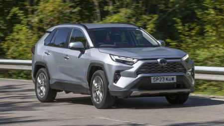 Українці кинулися купувати гібриди: які моделі стали найпопулярнішими Гібридні авто / Фото з відкритих джерел