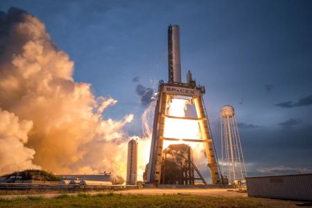 Зварювальник прокинувся мільйонером після виходу SpaceX на біржу: як бонус у $10 тисяч змінив його життя SpaceX / © pexels.com
