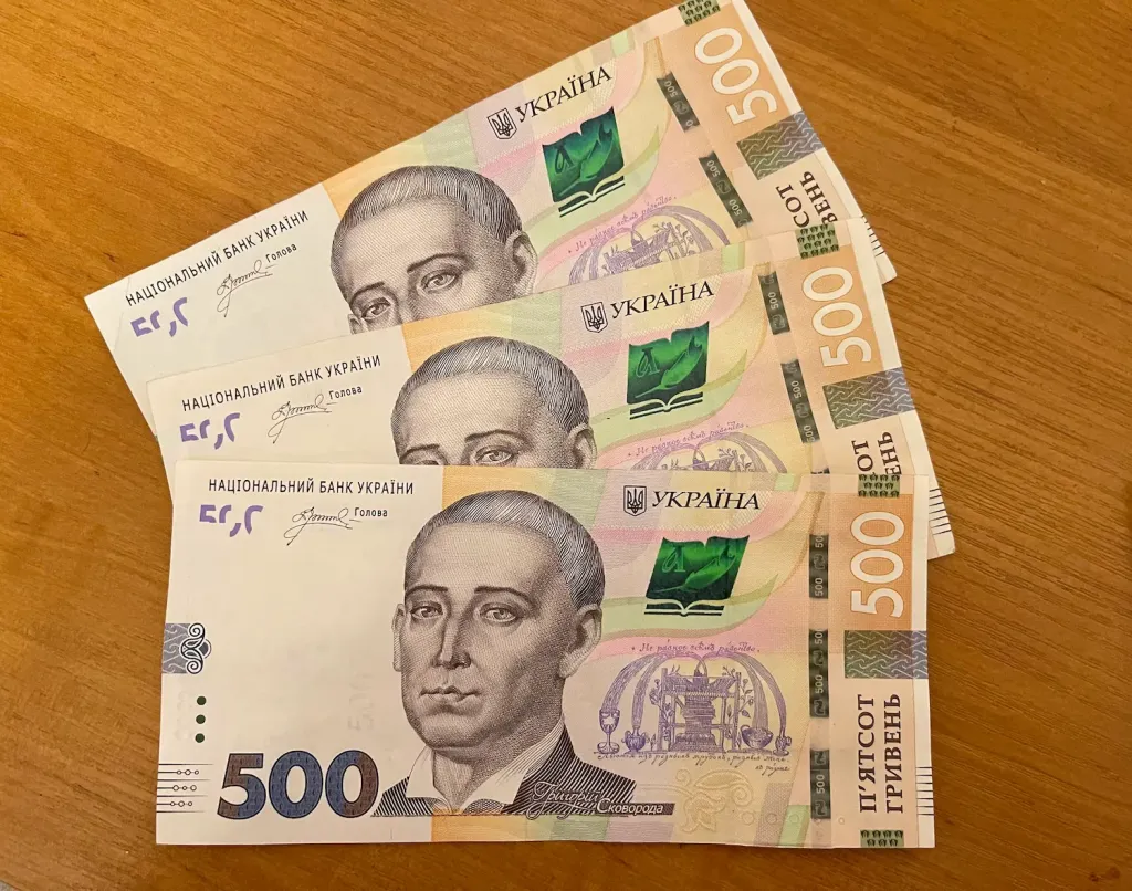 Грошова допомога / Фото з відкритих джерел