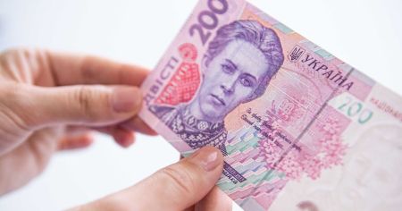 Українцям дали 15 днів на витрати: у кого з 1 липня заберуть гроші з карток Зимова тисяча / Фото з відкритих джерел