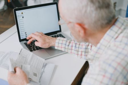 Мінімальну пенсію можуть підняти до 5500 гривень: кого торкнуться нові виплати Пенсія / © pexels.com