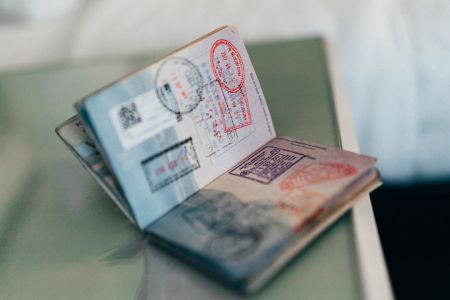 Закордонний паспорт / © unsplash.com