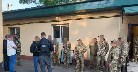 Працівників ТЦК затримали за катування чоловіків: що знайшли під час обшуків ТЦК / Фото з відкритих джерел