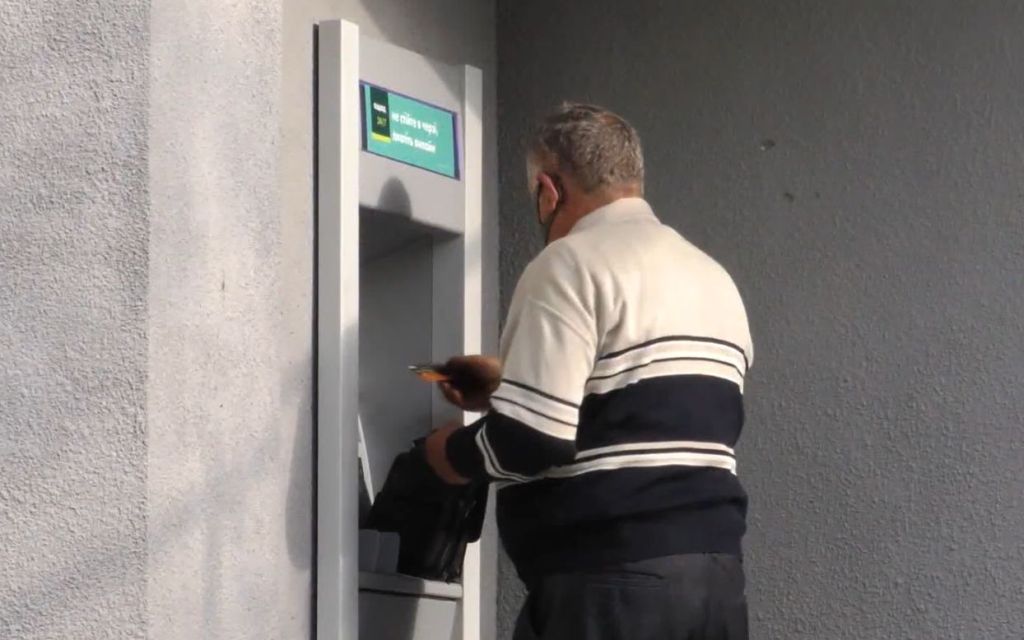 Ощадбанк обмежив видачу готівки: скільки можна зняти за день Банківські ліміти / Фото з відкритих джерел