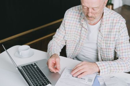 Пенсіонерам можуть зупинити виплати: кому потрібно терміново перевірити свої дані Пенсія / © pexels.com