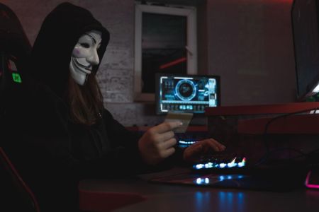 Українці самі віддають гроші шахраям: які цифрові пастки залишають без заощаджень Шахраї / © pexels.com